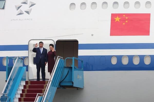 Си Цзиньпин прибывает во Вьетнам