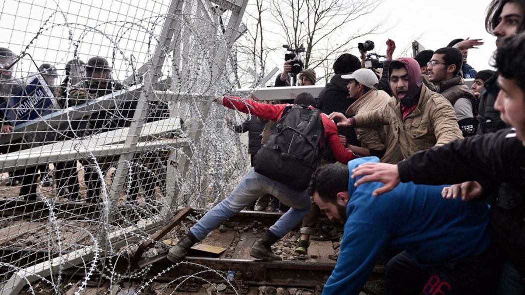Мигранты штурмуют границу с Польшей