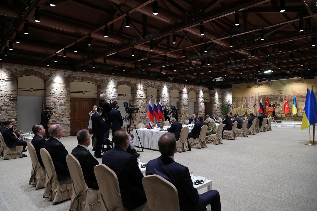 Зал переговоров в Стамбуле во дворце Долмабахче