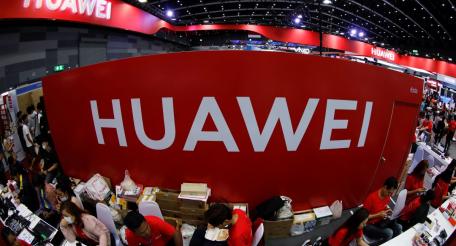 Китайская «Хуавэй» уже запустила производство новых смартфонов на собственном 7-нм микропроцессоре.