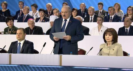 Александр Лукашенко выступает Всебелорусского народного собрания