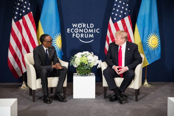 Подпись (и альт) Всемирный экономический форум в Давосе. Встреча президентов США и Руанды
