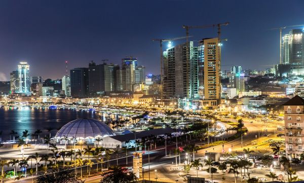 Так выглядит ночная Луанда – столица Анголы