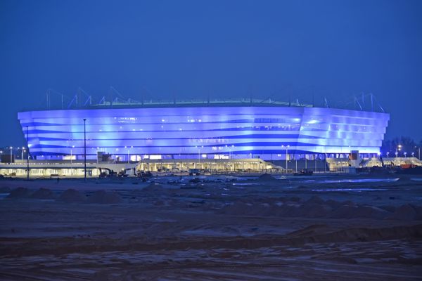 «Стадион Калининград» на 35 тыс. зрителей построен на острове Октябрьский, между руслами рек Старая и Новая Преголя. Он вмещает 35 тысяч зрителей.