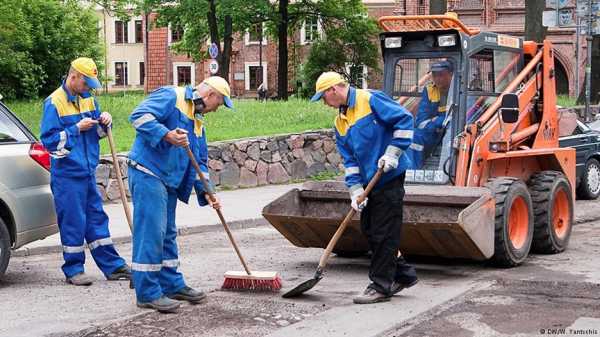 В Литву стекаются трудовые мигранты из Украины и Беларуси. Литве нужна дешёвая рабочая сила в промышленности и на транспорте. Украинцами в Литве торгуют как рабами.