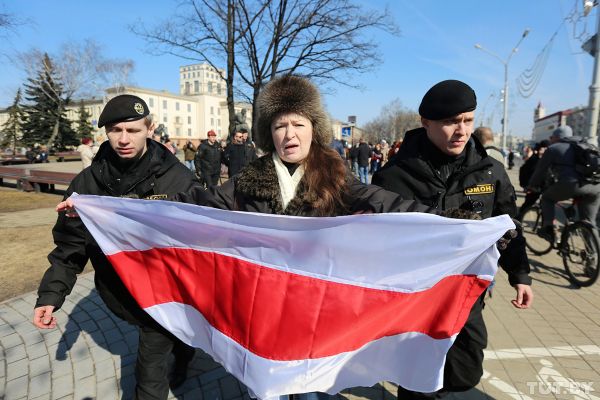 День воли-2018. Правоохранители задерживают участников несанкционированного шествия. Минск. Беларусь.