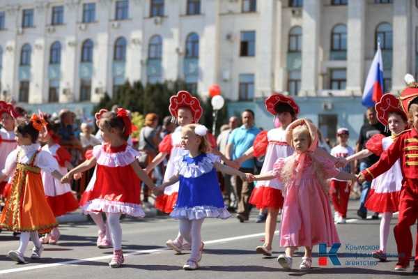 Первомайская демонстрация в Симферополе.