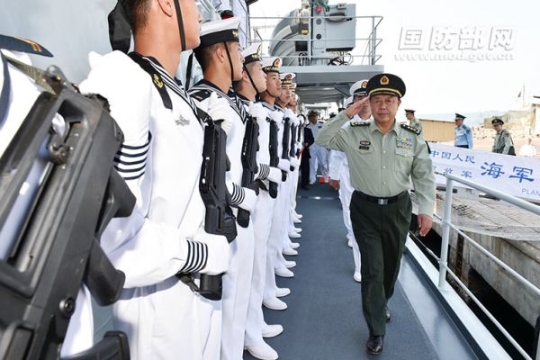 Вице-председатель Центральной военной комиссии КПК КНР генерал Фан Чанлун на борту китайского корабля в Джибути