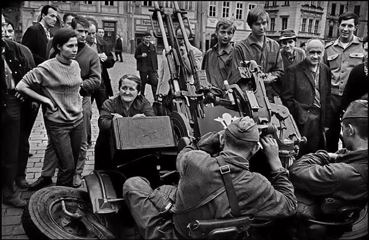 Советские войска в Праге.