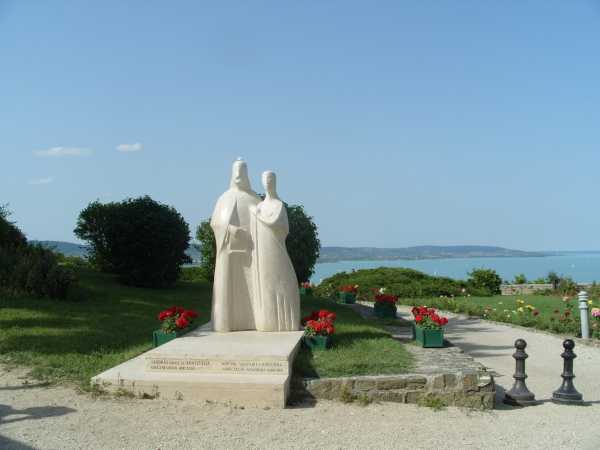 Памятник королю Андрашу и его супруге – «украинской княгине» Анастасии – в Венгрии