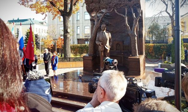 Открытие памятника Исламу Каримову в Москве