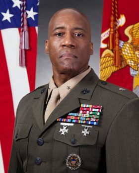 Генерал-майор Корпуса морской пехоты США Майкл Э. Лэнгли. Фото с сайта kg.usembassy.gov