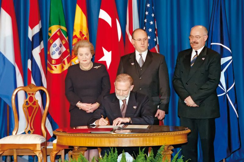 12 марта 1999 года, Польша официально присоединяется к НАТО. Фото: polityka.pl