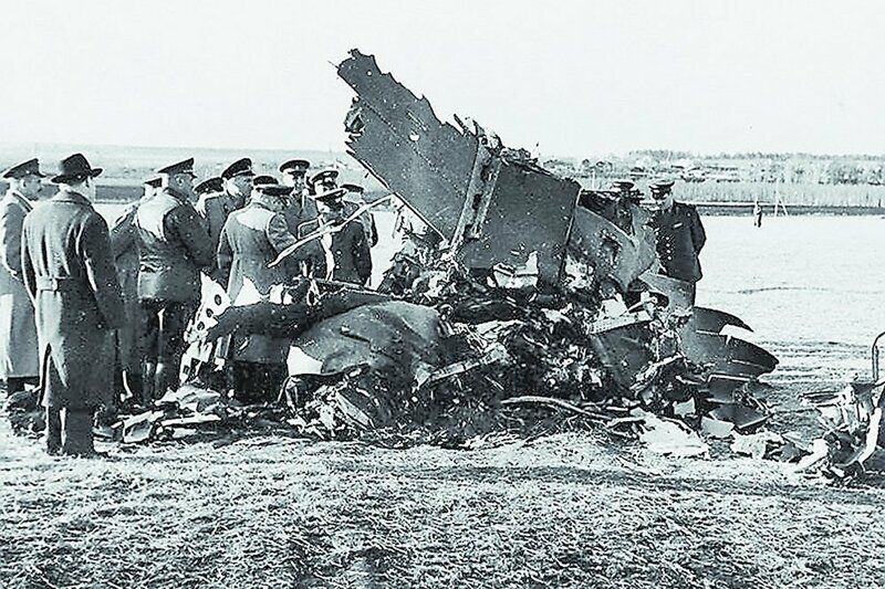Обломки сбитого самолета У-2