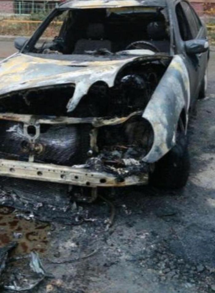 Сожжённый автомобиль Стрыйского военкома.