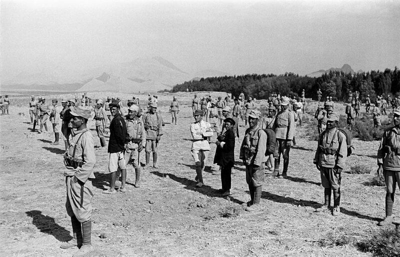Встреча британских и советских солдат в Иране.