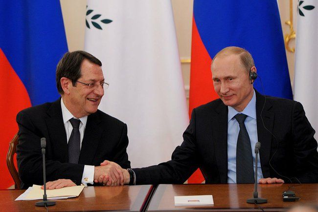 Президенты Кипра и России президент Кипра Никос Анастасиадис и Владимир Путин
