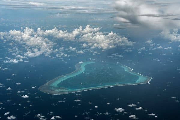 Отмель Scarborough Shoal, превращаемая Китаем в базу типа «Огненного Креста»