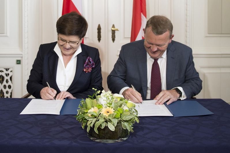 2017 год, премьер-министры Польши и Дании подписывают меморандум по «Балтийской трубе». Фото: premier.gov.pl