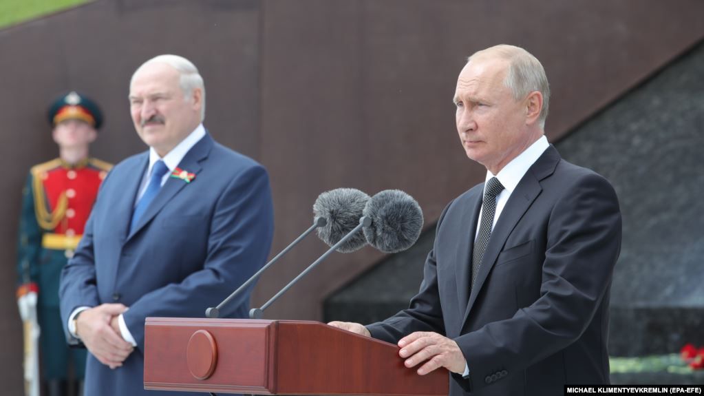 А. Лукашенко и В. Путин на открытии мемориала во Ржеве 30 июня 2020 г.
