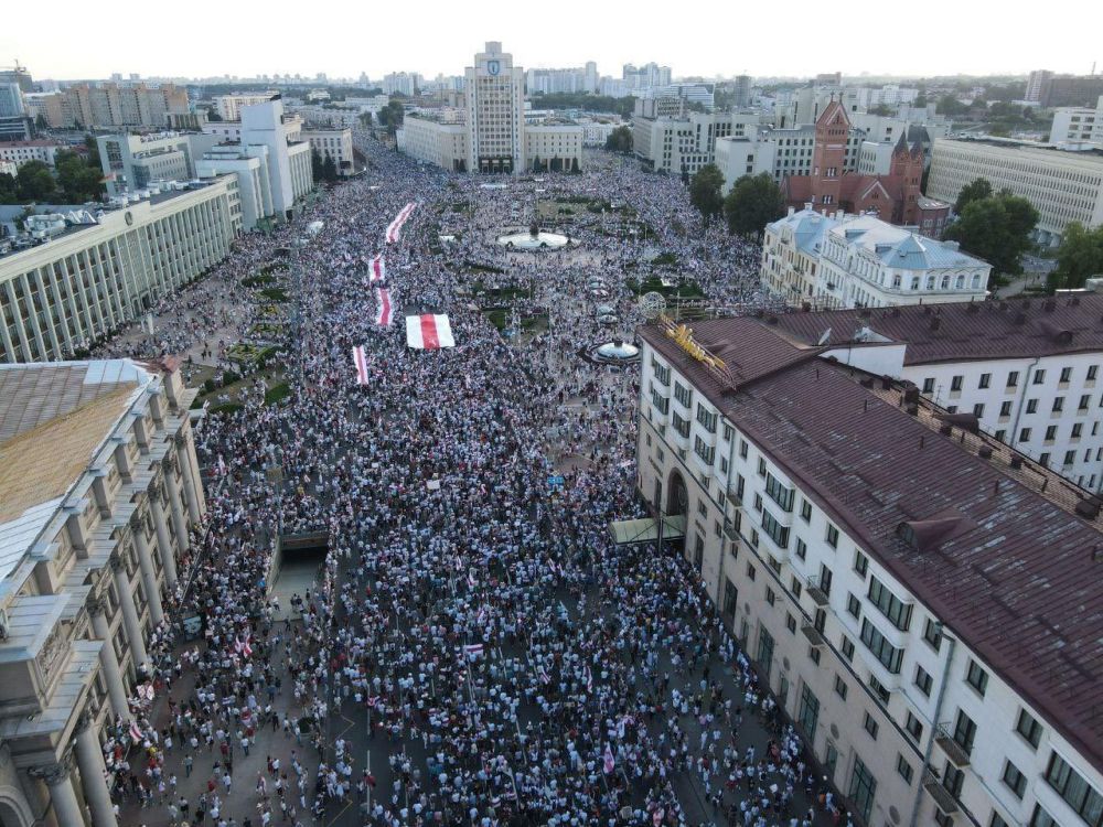 Почему в качестве символов протеста выбраны именно БЧБ-символика?