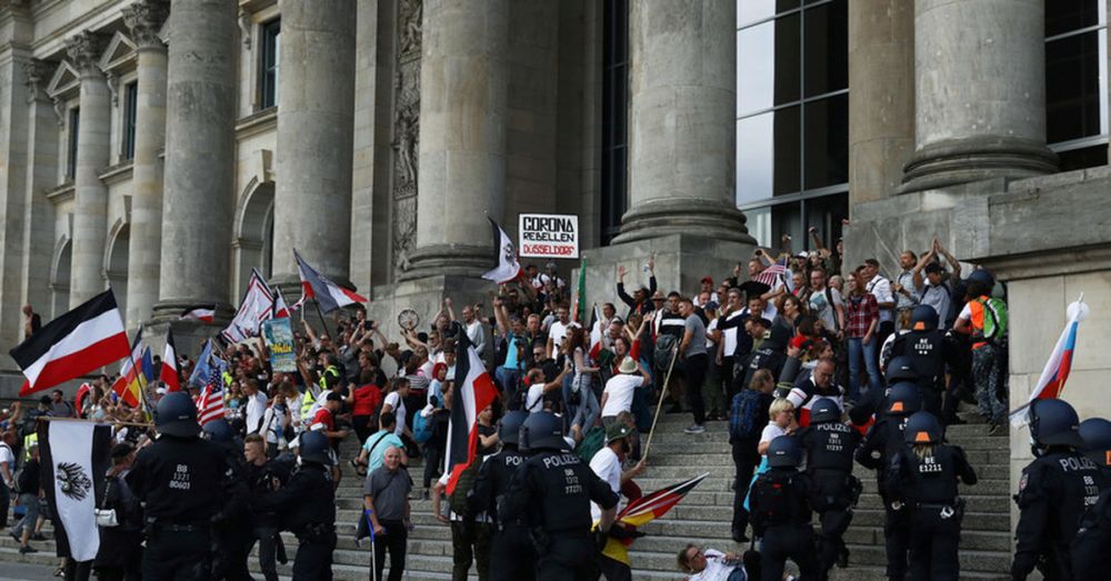 Протестующие против карантина в Берлине