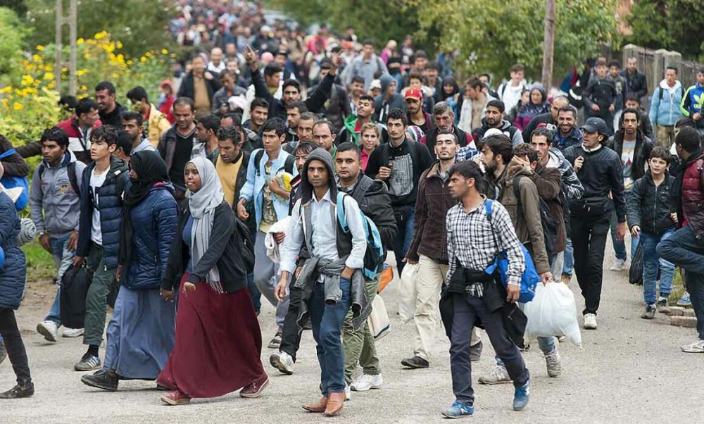 Беженцы идут лавиной в Европу