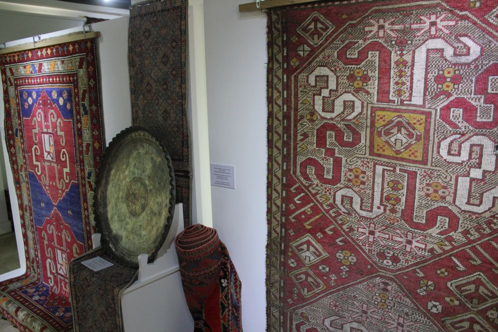 Фрагмент экспозиции Шушинского музея ковров, 2014 г.