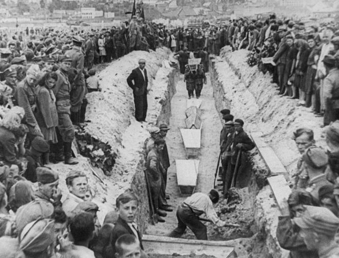 Похороны жертв погрома в Евдабне