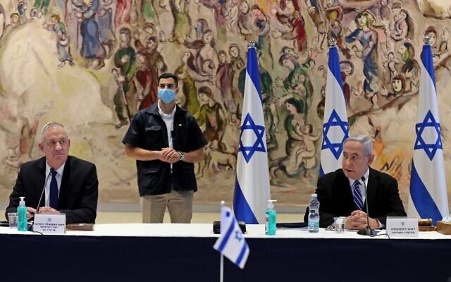 Нетаньяху и Ганц на заседании Кабинета министров в зале Шагала в Кнессете