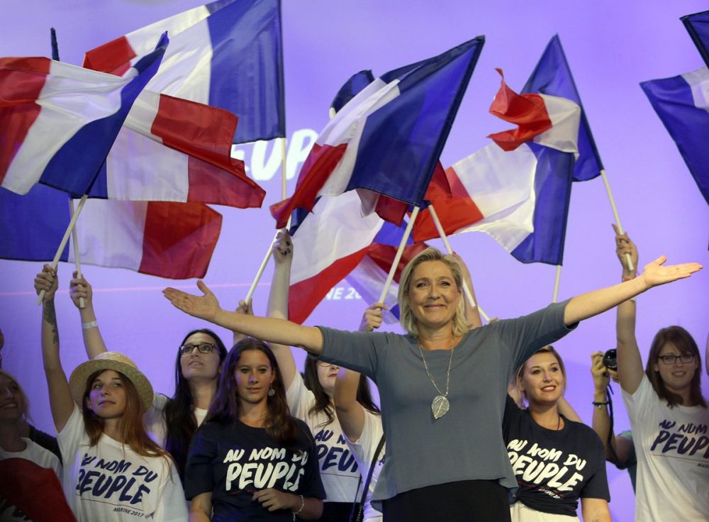 Ле Пен со своими сторонниками