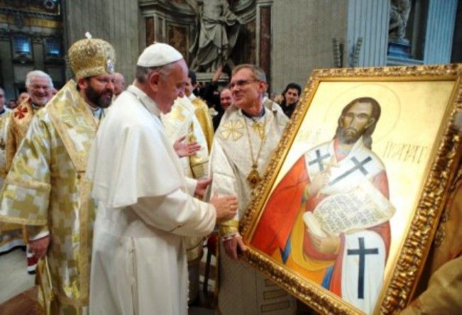 Папа Франциск перед иконой Кунцевича