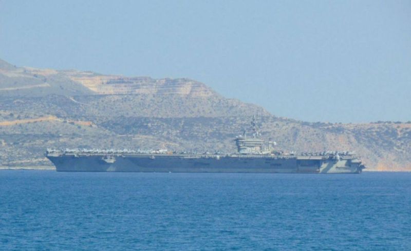 Авианосец CVN 69 Dwight D. Eisenhower в бухте Суда на Крите. Фото: Greek Military Portal