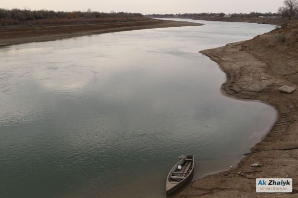 Течет вода Урал-реки... Но всё меньше и меньше