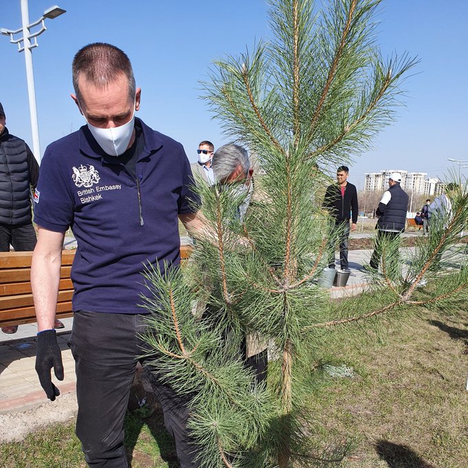 Под видом гуманитарной помощи, Гаррет организовал в Киргизии осенью прошлого года финансирование протестов.