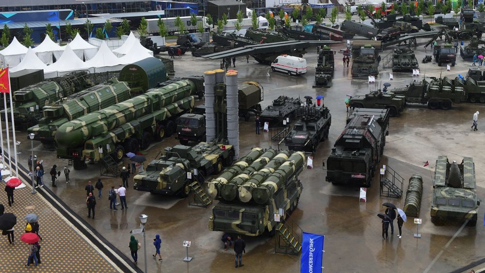 Современное оружие России на выставке