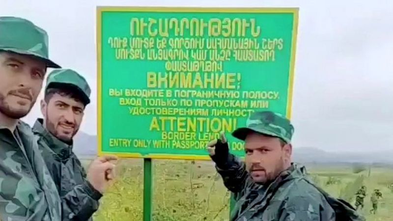 Сирийские боевики возле границы с Арменией