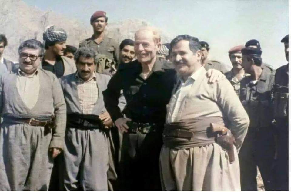 Апрель 1983 года, заместитель С. Хусейна Иззат Ибрагим в Курдистане. Справа – лидер ПСК Джаляль Талабани, ставший в 2005 г. президентом Ирака. На этом посту его сменил Фуад Маасум (крайний слева)