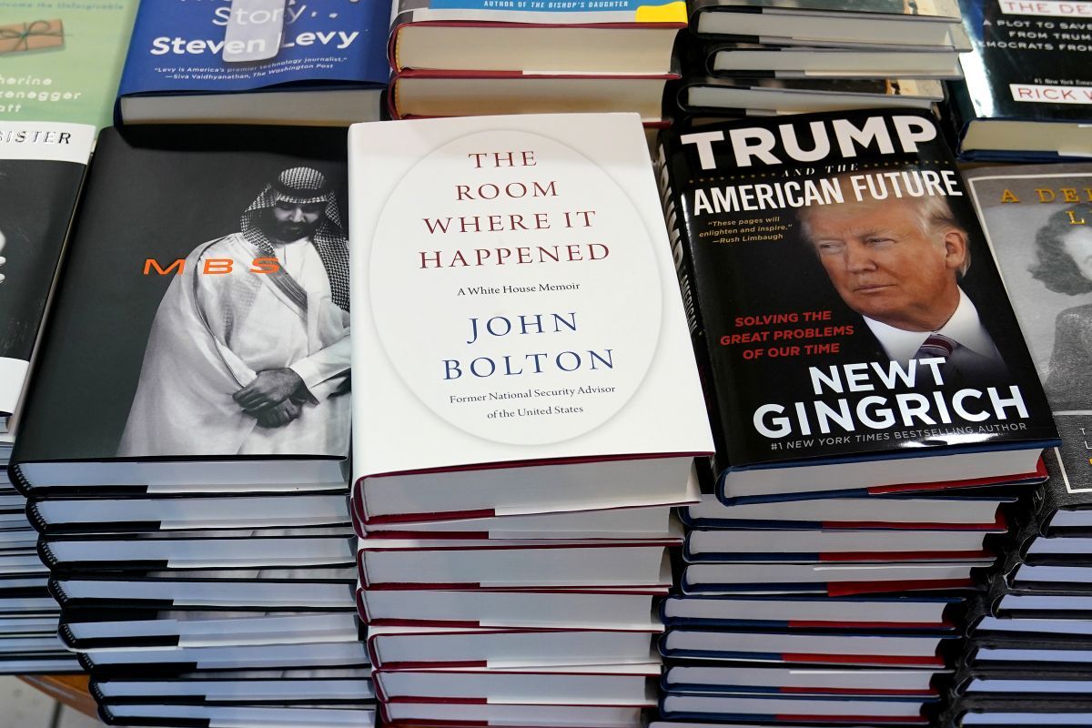 Воспоминания Джона Болтона на прилавках американских книжных магазинов. 