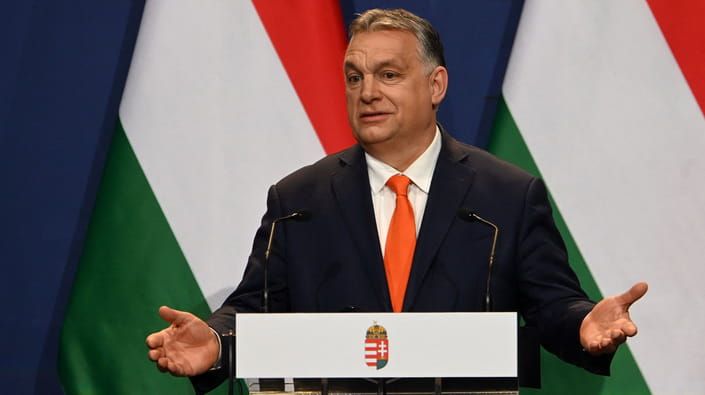 Виктор Орбан вынужден объясняться