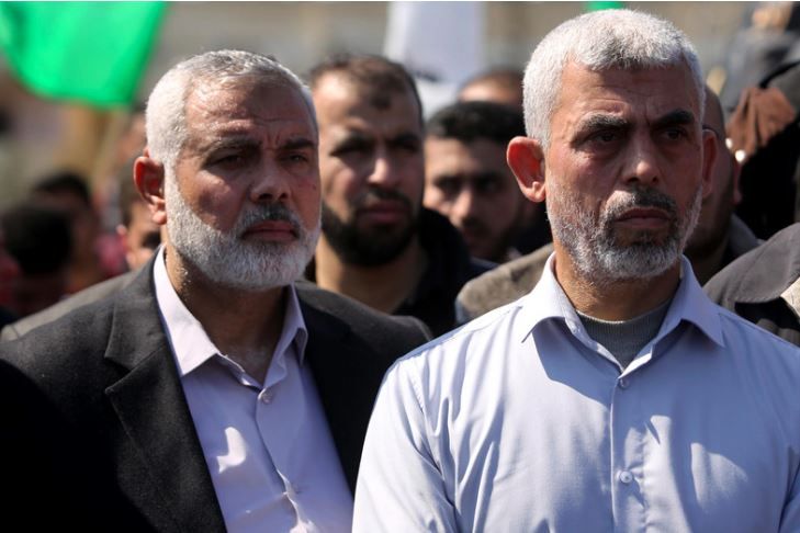 Глава ХАМАС Исмаил Хания и военный лидер группировки Яхья Синуар