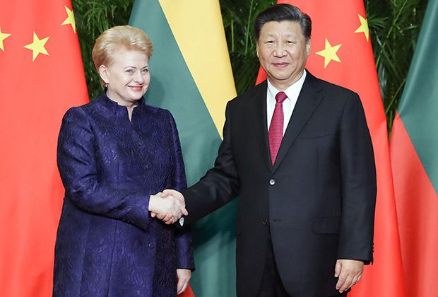 Бывший президент Литвы Даля Грибаускайте и председатель КНР Си Цзиньпин
