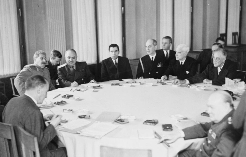 Несмотря на противодействие лидеров англосаксонских держав, в 1945 году СССР и его руководство обеспечили создание Нюрнбергского трибунала и вынесение приговора, который заложил основы современного международного права.
