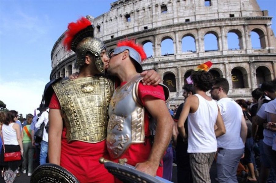 Манифестация в поддержку ЛГБТ в Риме
