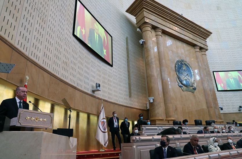 Президент Турции выступает в парламенте Анголы