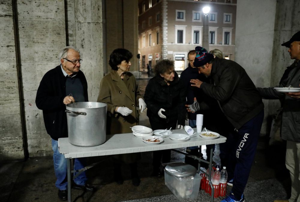 Раздача бесплатной еды в Италии
