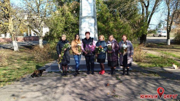 Возложение цветов в с. Сычавка, Лиманский район Одесской области