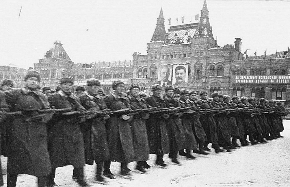 Военный парад на Красной площади 7 ноября 1941 года