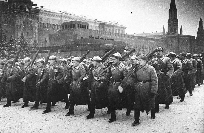 Военный парад 7 ноября 1941 года на Красной площади в Москве