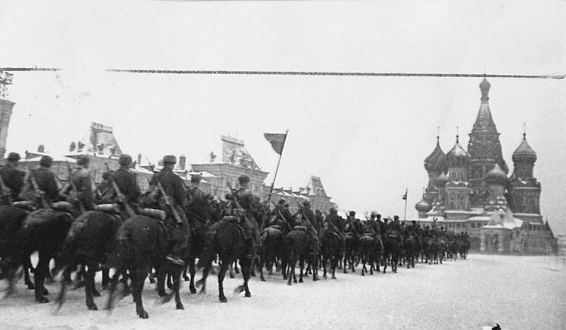 Военный парад 7 ноября 1941 года на Красной площади в Москве